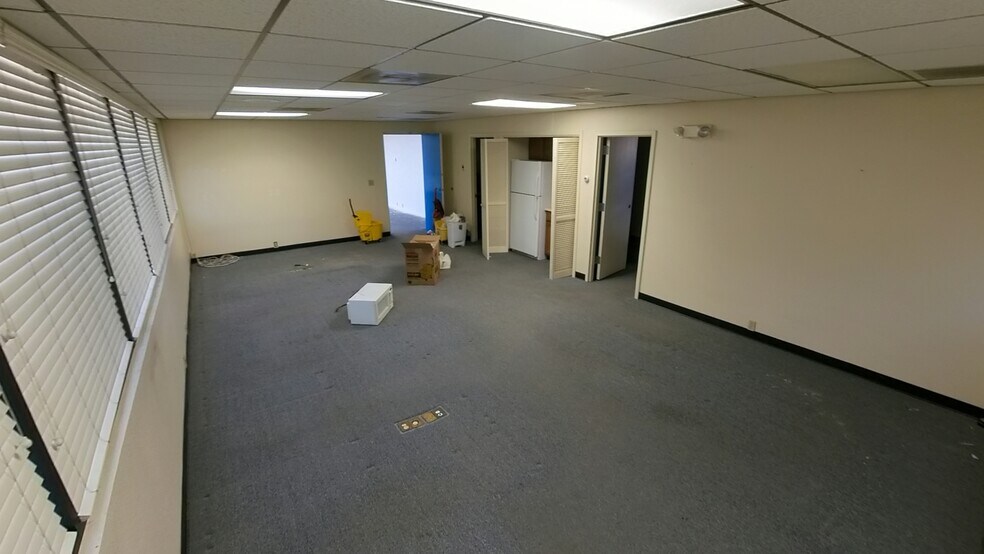 More Photos Of 1415 S Cherry Ave, Tucson Warehouse For Sale