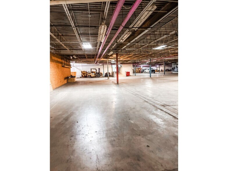 More Photos Of 105 Dry River Rd, Bridgewater Flex For Lease