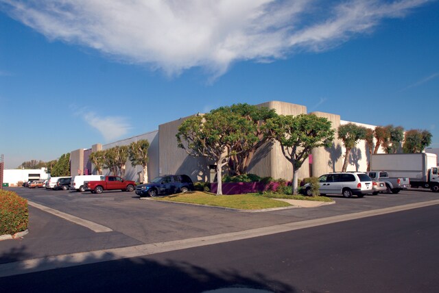 More Photos Of 130-152 E Garry Ave, Santa Ana Warehouse For Lease