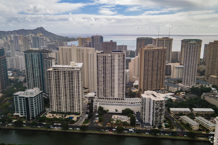 More Photos Of 400 Hobron Ln, Honolulu Apartments For Sale