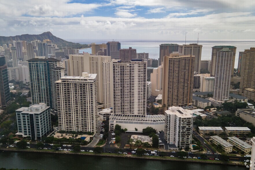 More Photos Of 400 Hobron Ln, Honolulu Apartments For Sale
