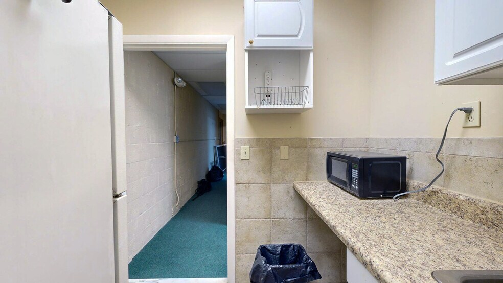 More Photos Of 461 Forrest Ave, Cocoa Warehouse For Lease