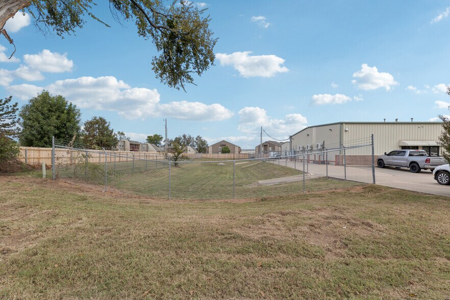 More Photos Of 395 W K Pl, Jenks Service For Sale