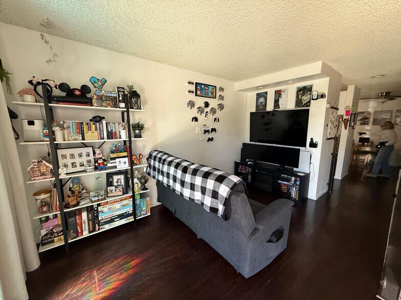 More Photos Of 11249 Emelita St, North Hollywood Apartments For Sale