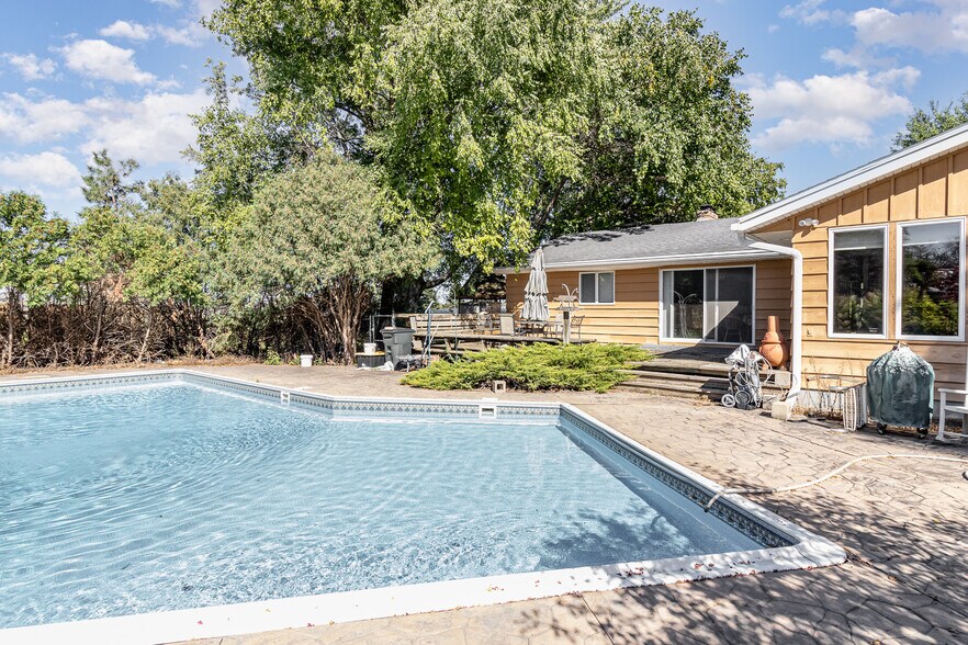 More Photos Of 23205 Cedar Ave, Farmington Specialty For Sale