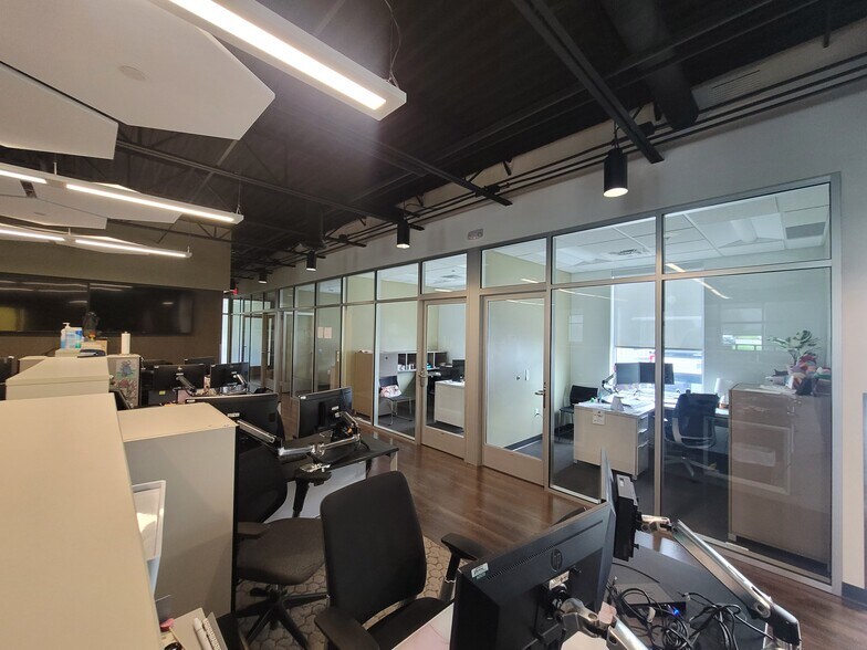 More Photos Of 3131 Halvor Ln, Superior Light Distribution For Lease