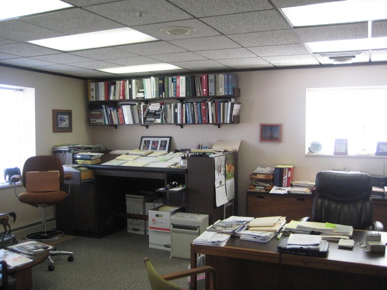 More Photos Of 3251 S Zuni St, Englewood Showroom For Lease