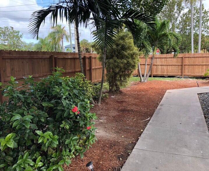 More Photos Of 1320 SW 26th St, Fort Lauderdale Assisted Living For Sale