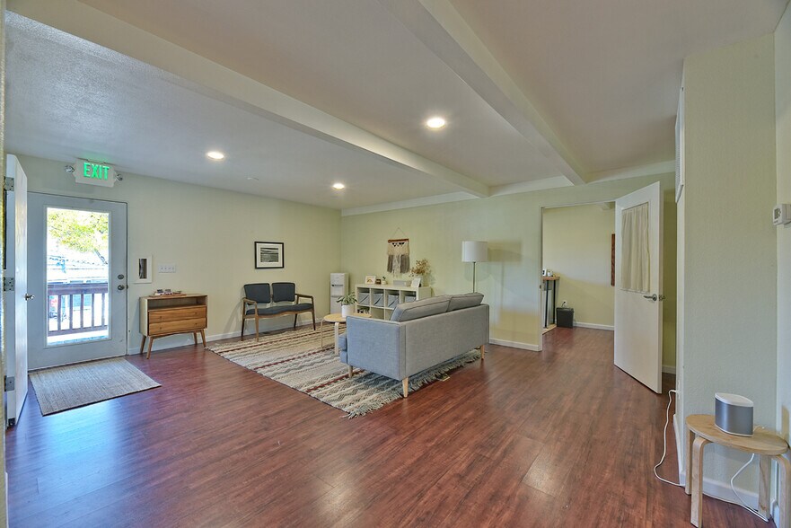More Photos Of 993 Siskiyou Blvd, Ashland Office For Sale