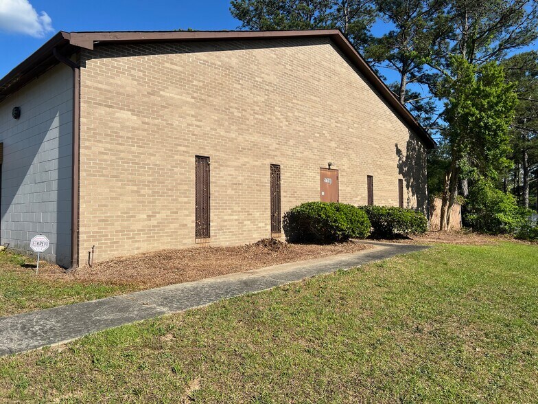 More Photos Of 5918 Coca Cola Blvd, Columbus Warehouse For Lease