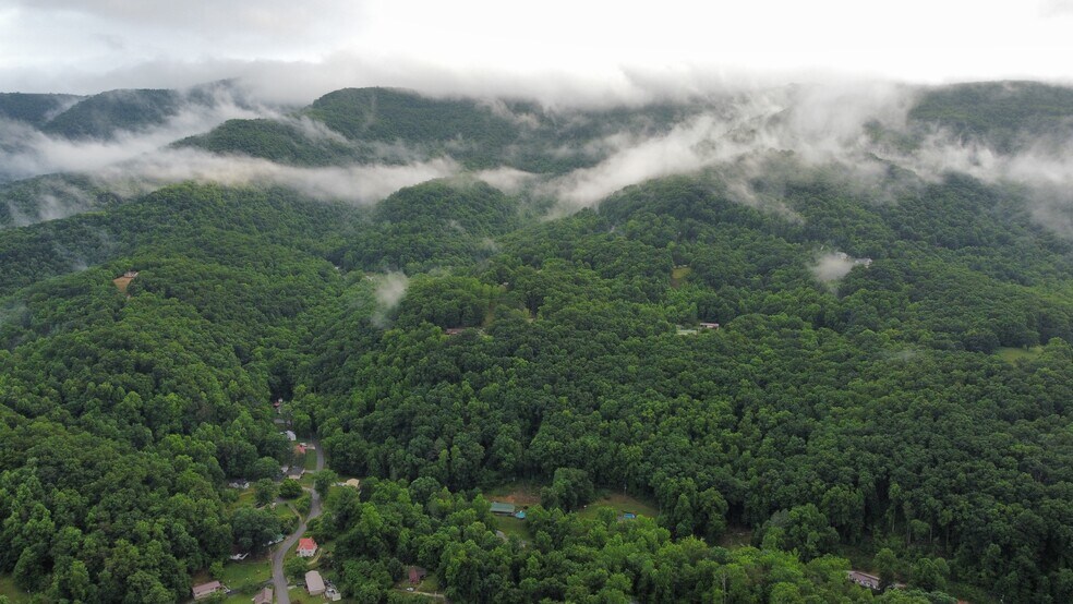 More Photos Of 124 Woods Ave, Caryville Hotel For Sale