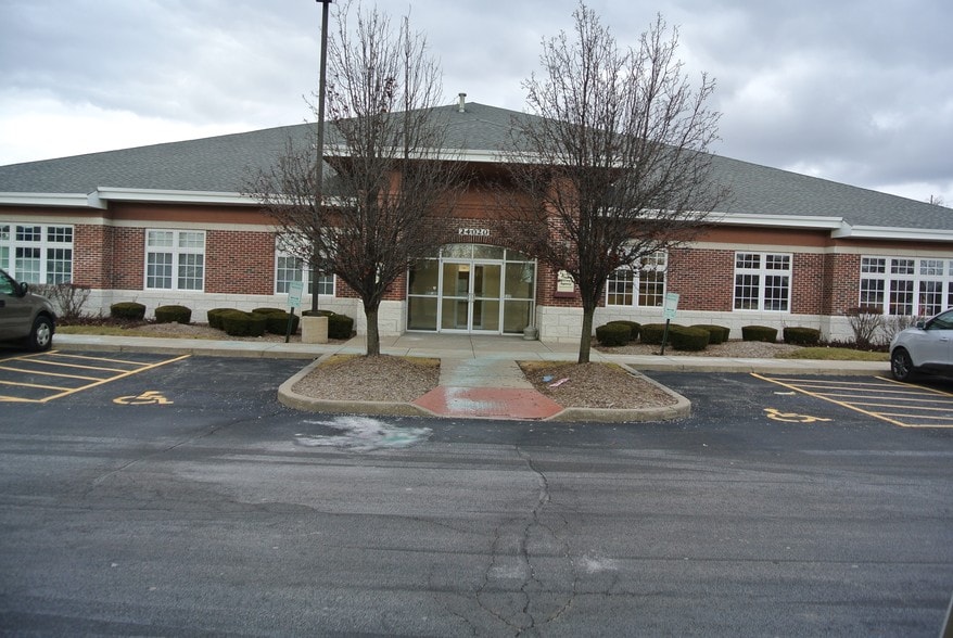 More Photos Of 24020 W Riverwalk Ct, Plainfield Medical For Sale