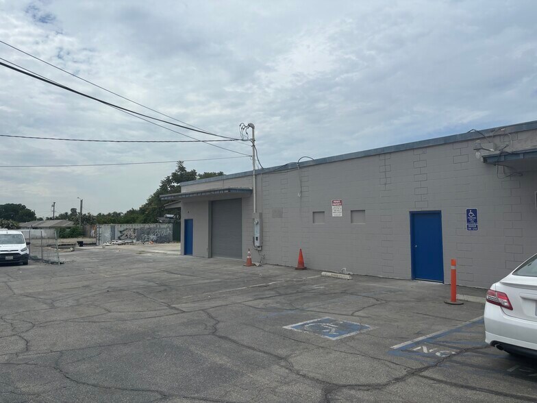 More Photos Of 633 W State St, Ontario Warehouse For Lease