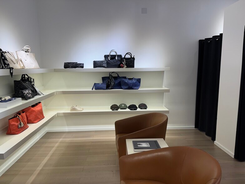 More Photos Of 218 S Mill St, Aspen Storefront For Lease