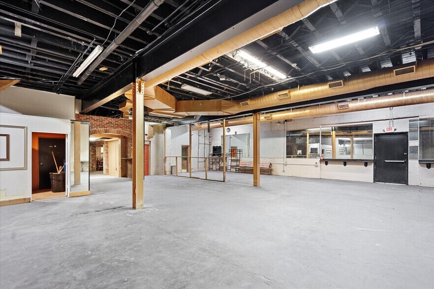 More Photos Of 1011 Greenmount Ave, Baltimore Flex For Lease