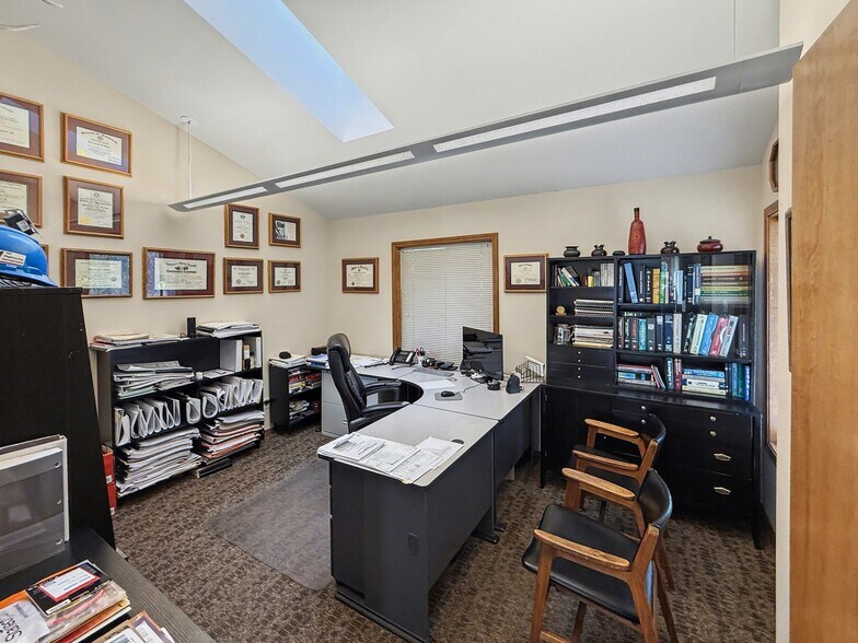 More Photos Of 1038 W Davidson Ave, Coeur d'Alene Office For Sale