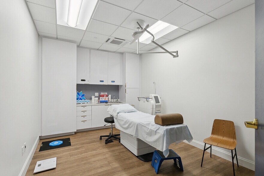 More Photos Of 3908 Veterans Memorial Blvd, Metairie General Retail For Sale