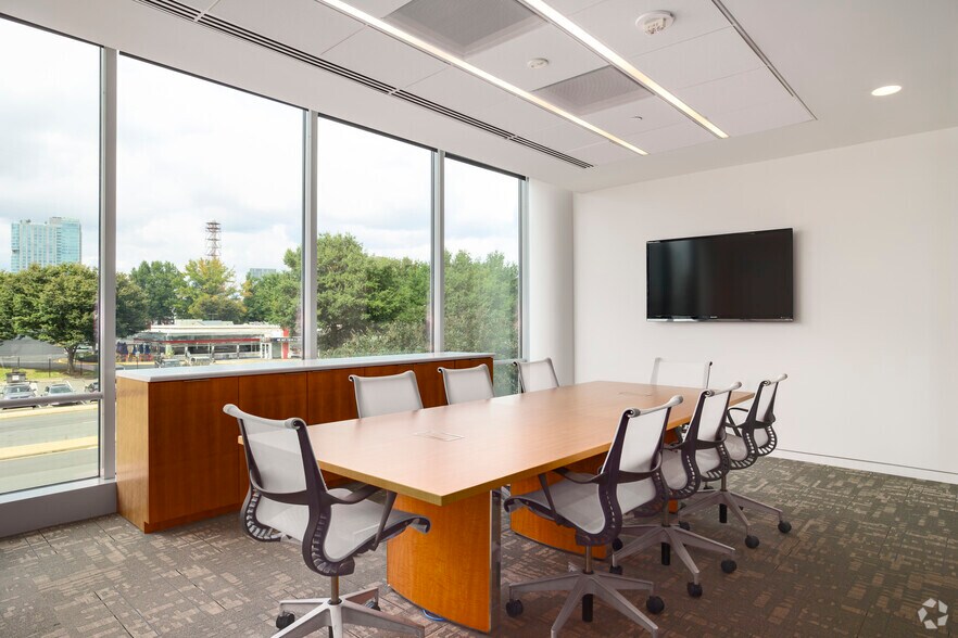 More Photos Of 1861 International Dr, Tysons Office For Lease