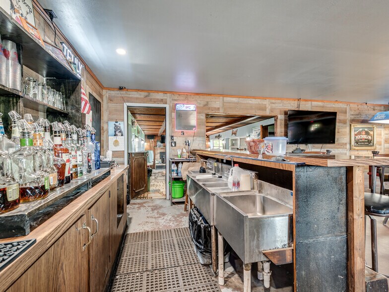 More Photos Of 16109 State Highway 33, Kingfisher Storefront Retail Office For Sale