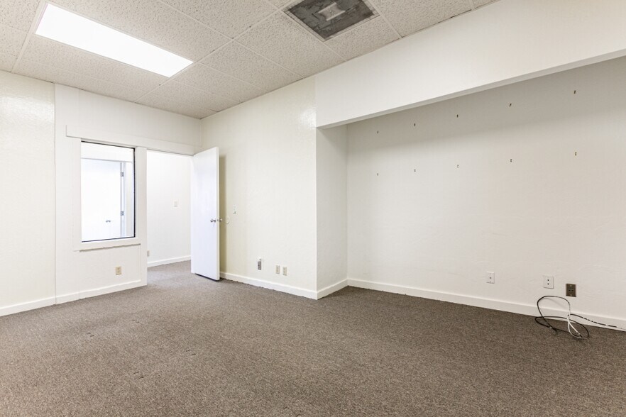 More Photos Of 1821 Sidewinder Dr, Park City Storefront Retail Office For Sale