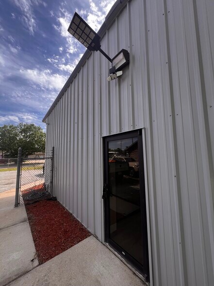 More Photos Of 11950 Alief Clodine Rd, Houston Light Distribution For Lease