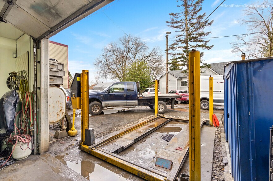 More Photos Of 104 NE 80th Ave, Portland Warehouse For Sale