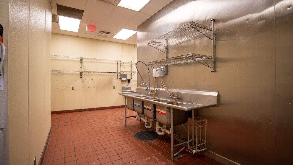 More Photos Of 4107 Highway 52 N, Rochester Freestanding For Lease