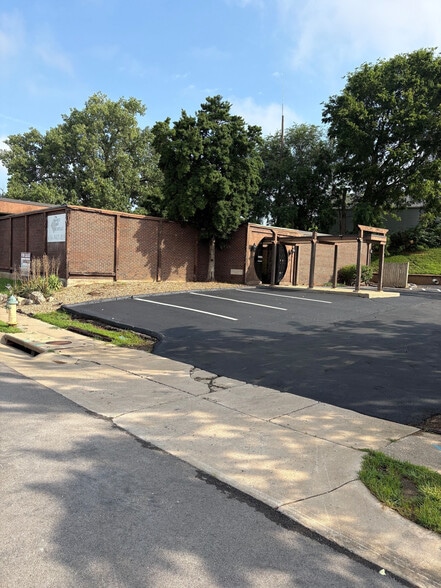 More Photos Of 6 Westbury Dr, Saint Charles Office For Lease