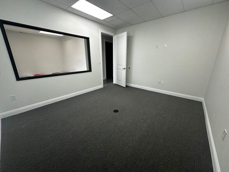 More Photos Of 945 Stockton Dr, Allen Unknown For Lease