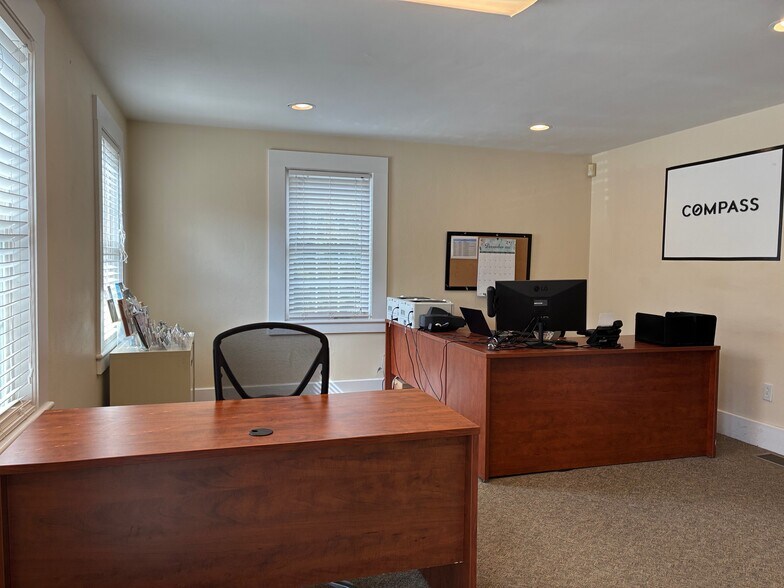 More Photos Of 76 Salem Tpke, Norwich Office For Sale