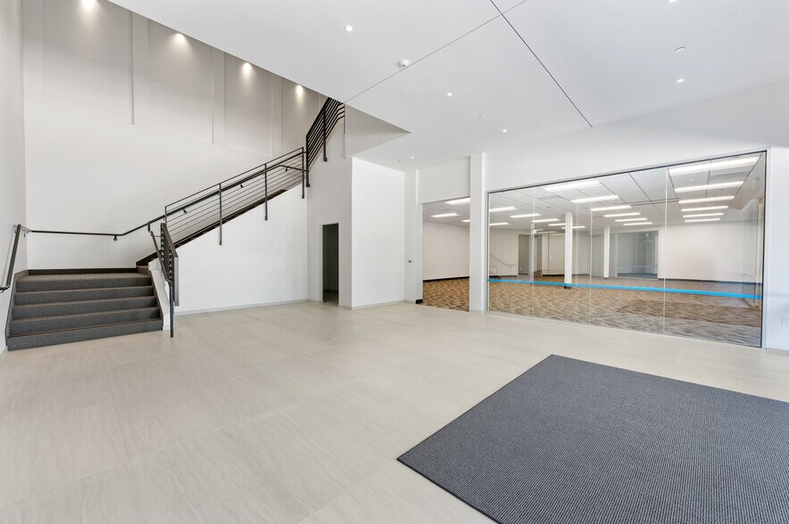 More Photos Of 5810 Van Allen Way, Carlsbad Flex For Sale