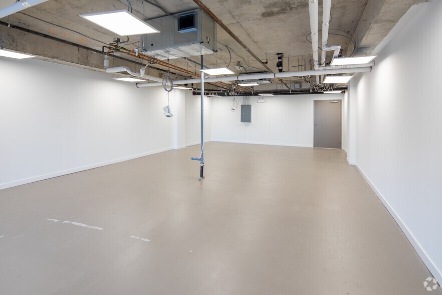 More Photos Of 621 Sheppard Ave E, Toronto Storefront Retail Residential For Lease