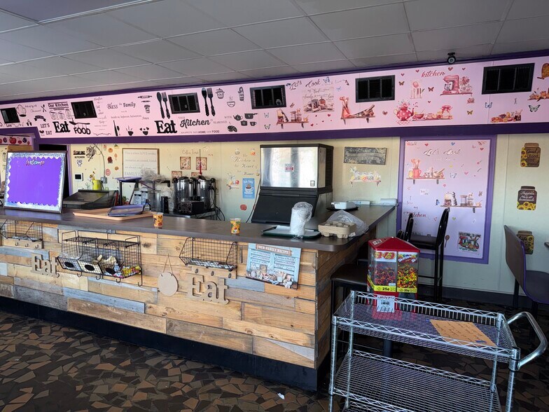 More Photos Of 16 Ila Rd, Commerce Restaurant For Lease