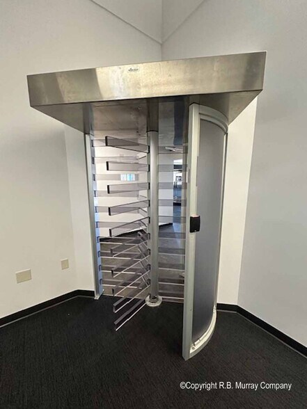 More Photos Of 1343 E Kingsley St, Springfield Office For Lease