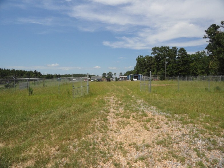 More Photos Of 235 Shiloh Church Rd, Ellisville Distribution For Sale