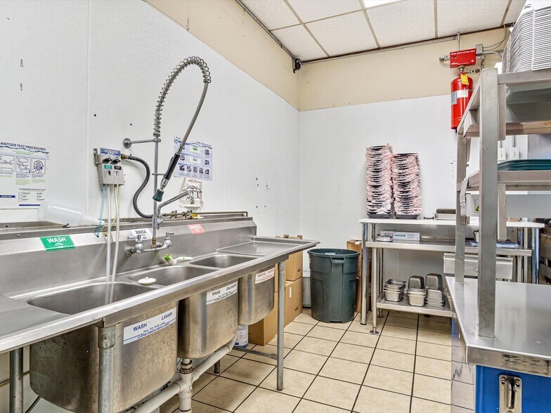 More Photos Of 116 N Main St, Marissa Freestanding For Sale