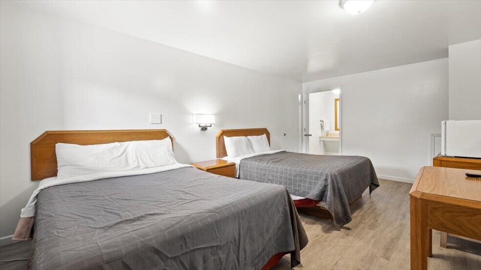 More Photos Of 5 Canada St, Lake George Hotel For Sale