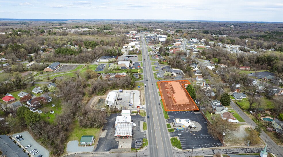 More Photos Of 416-424 N Madison Blvd, Roxboro General Retail For Lease