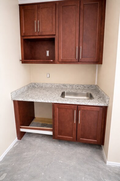 More Photos Of 4885 Warehouse Way, Cumming Showroom For Sale