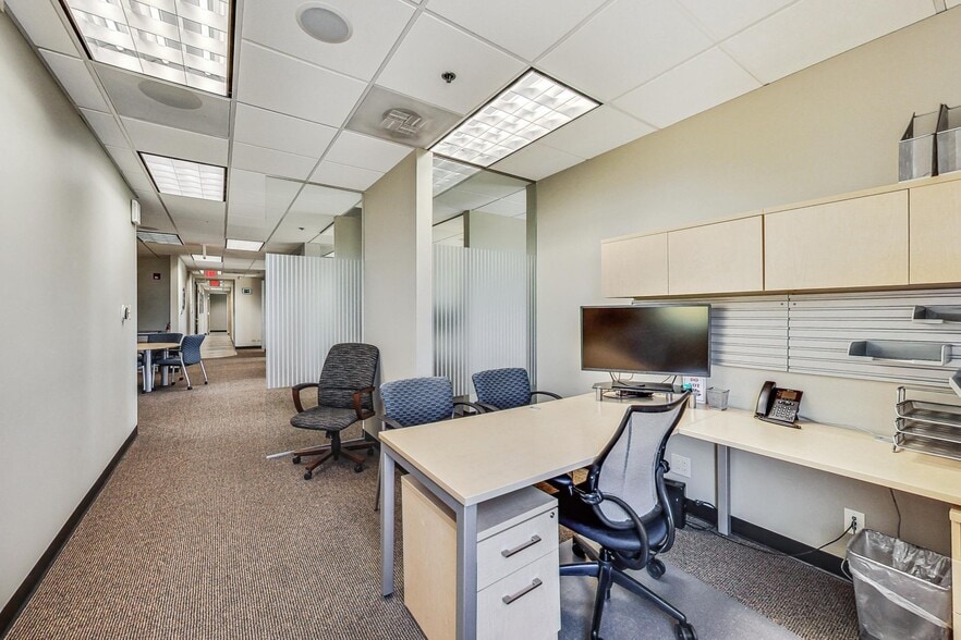 More Photos Of 10700 W Higgins Rd, Rosemont Office For Sale