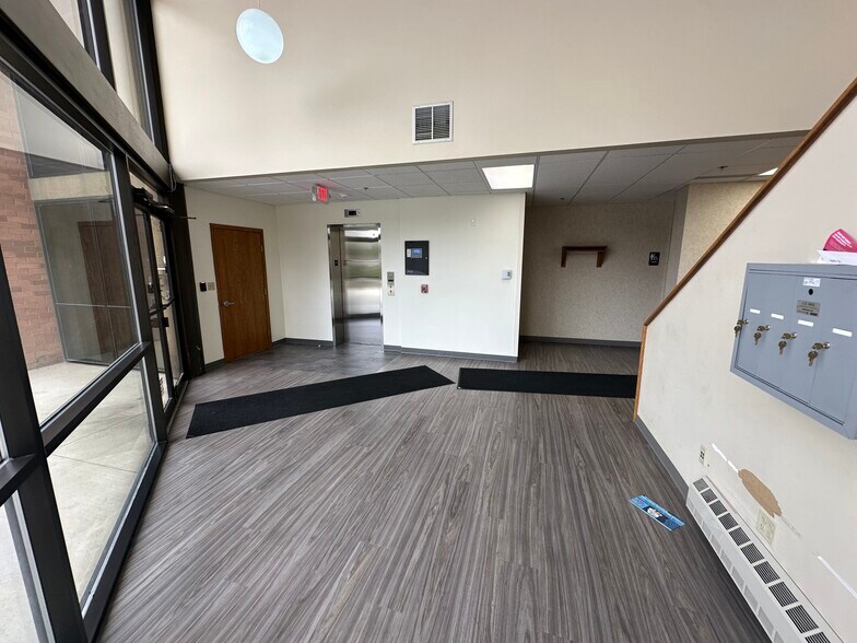 More Photos Of 2220 Grant Rd, Billings Office For Sale