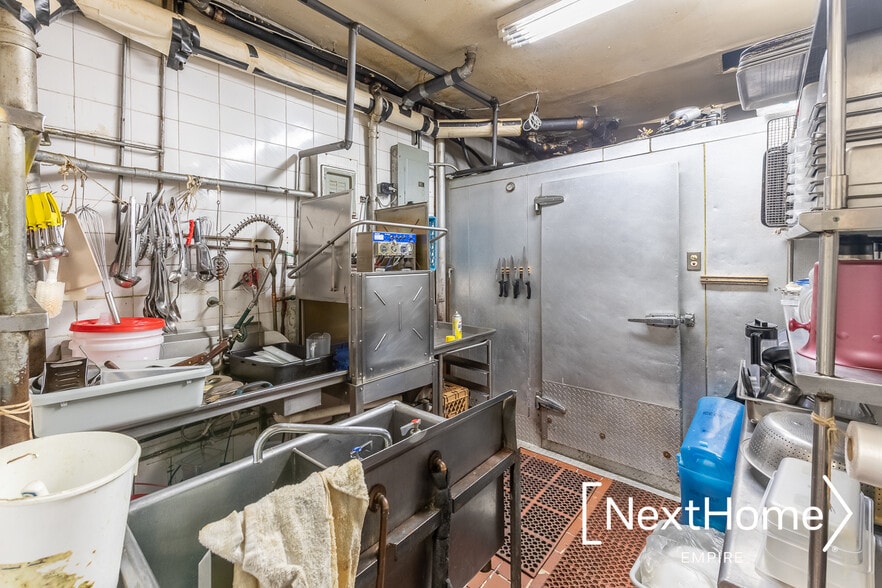 More Photos Of 34-10 31st Ave, Long Island City General Retail For Sale