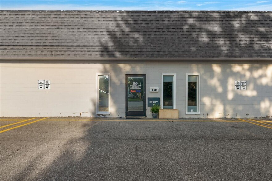 More Photos Of 850 York St, Plymouth Flex For Sale