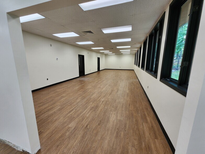 More Photos Of 2 Fisher Rd, Greenville Schools For Lease