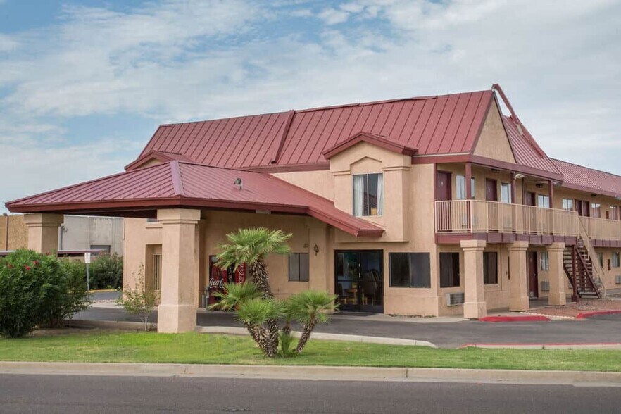 Primary Photo Of 1624 N Black Canyon Hwy, Phoenix Hotel For Sale
