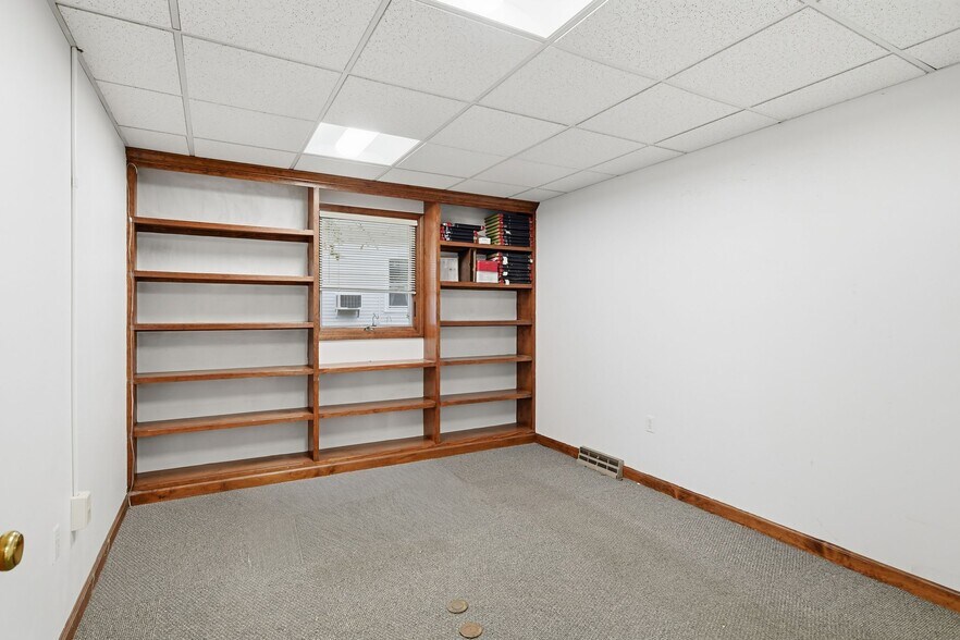 More Photos Of 641 Grattan St, Chicopee Office For Lease
