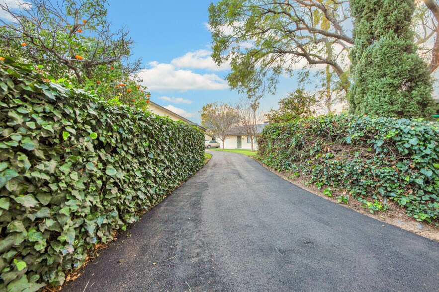 More Photos Of 17520 Kingsbury St, Granada Hills Apartments For Sale
