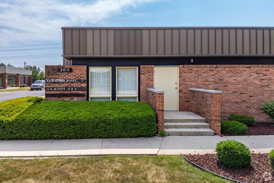 More Photos Of 300 N Hammes Ave, Joliet Medical For Lease