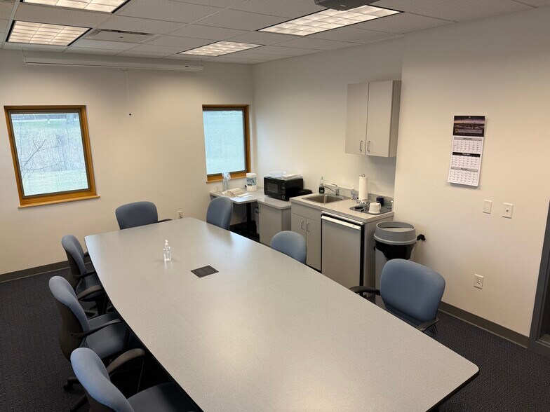 More Photos Of 7142 Nightingale Dr, Holland Medical For Lease