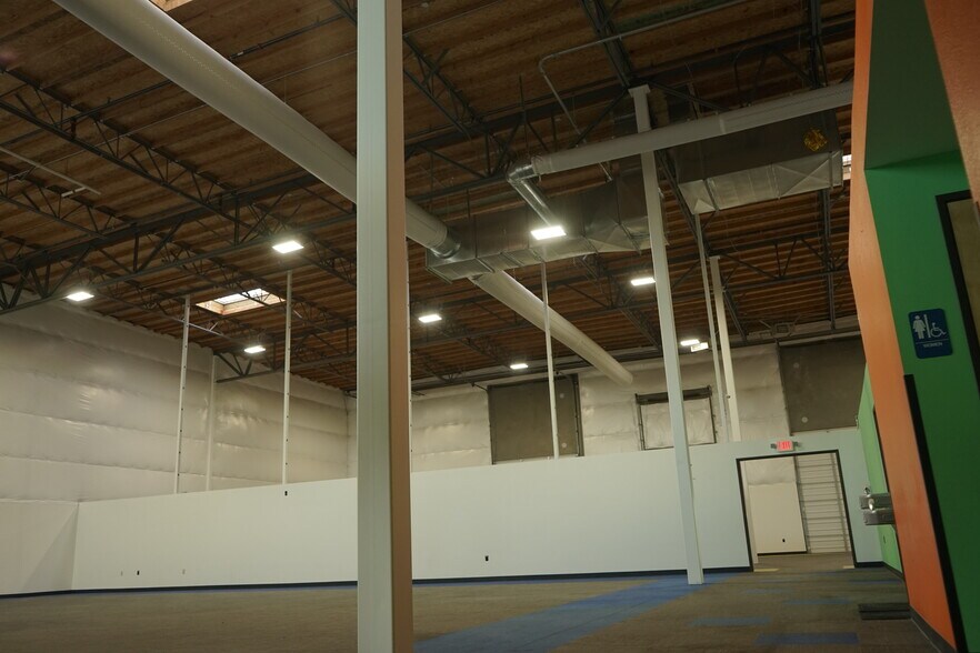 More Photos Of 3160 Blossom Dr NE, Salem Flex For Lease